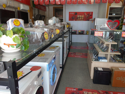 凡人善舉，正道成功——記京東家電專賣店里的日用百貨銷售模范